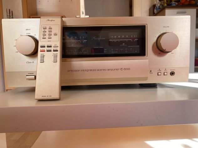 AMPLIFICATORE STEREO INTEGRATO Accuphase E 600