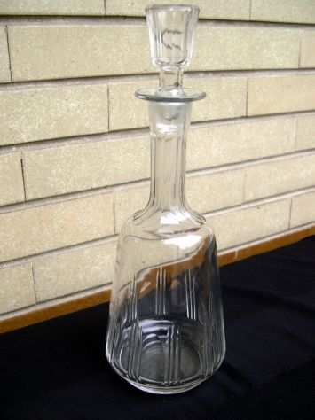Antica bottiglia in vetro soffiato con tappo