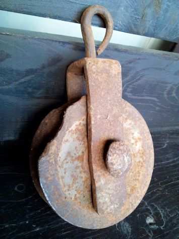 Antica carrucola in ferro