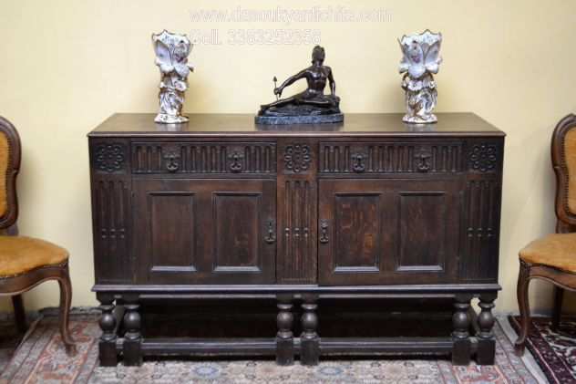 Antica credenza-madia a due sportelli stile Neorinascimento