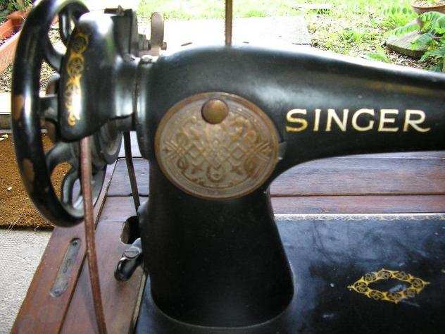 Antica macchina da cucire Singer