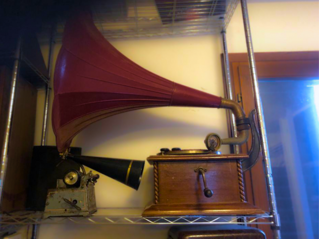 Antico Grammofono a Tromba, Originale