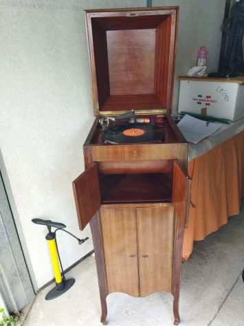 Antico grammofono anni 40-50