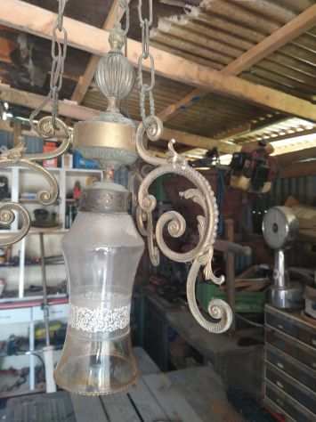 antico lampadario in ottone
