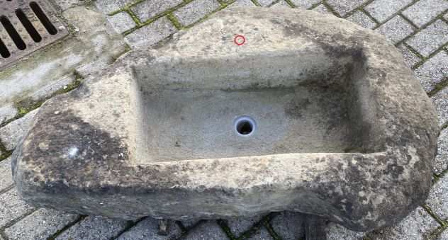 Antico lavello lavandino in pietra