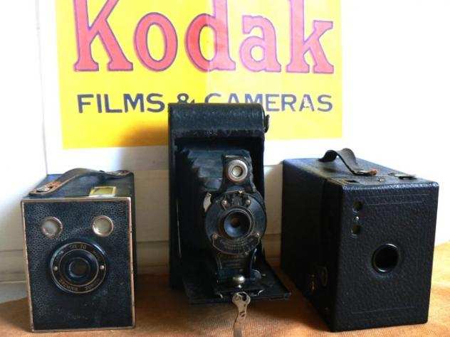 Antique cameras brand Kodak Eastman n.1 folding and n.2 box (from 1915 to 1940). Fotocamera pieghevole analogica