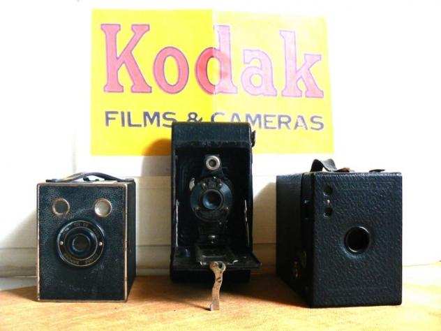 Antique cameras brand Kodak Eastman n.1 folding and n.2 box (from 1915 to 1940). Fotocamera pieghevole analogica