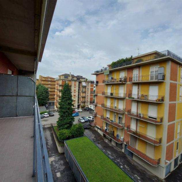 Appartamento di 102 msup2 con 3 locali e box auto in vendita a Bergamo