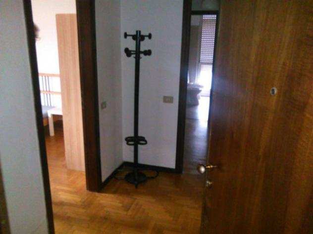 Appartamento di 102 msup2 con 3 locali in affitto a Milano