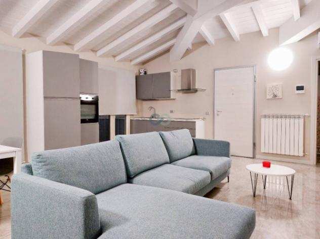 Appartamento di 103 msup2 con 3 locali e box auto in affitto a Desenzano del Garda