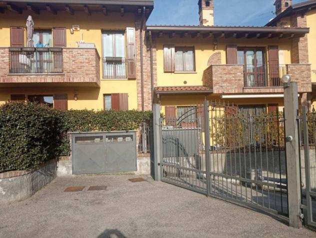 Appartamento di 105 msup2 con 3 locali e box auto doppio in vendita a Pavia
