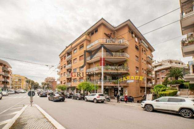 Appartamento di 105 msup2 con 3 locali in vendita a Roma