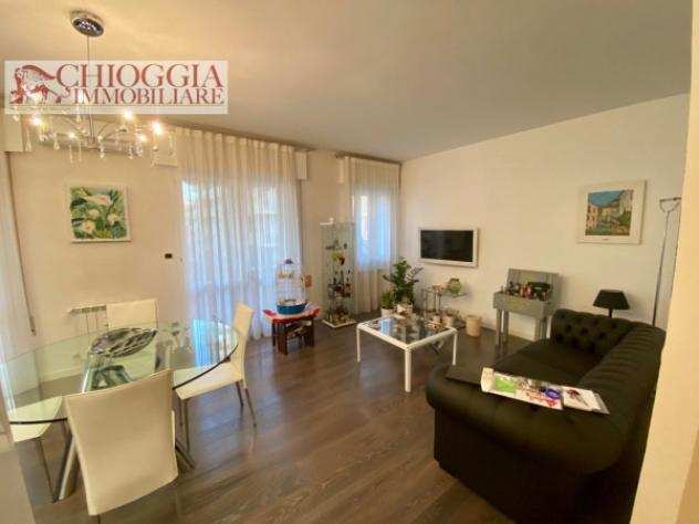 Appartamento di 105 msup2 con 4 locali e box auto in vendita a Chioggia