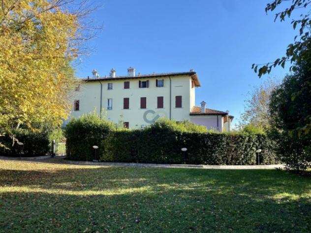 Appartamento di 107 msup2 con 3 locali e box auto in affitto a Desenzano del Garda
