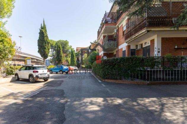 Appartamento di 107 msup2 con 4 locali e box auto in vendita a Roma