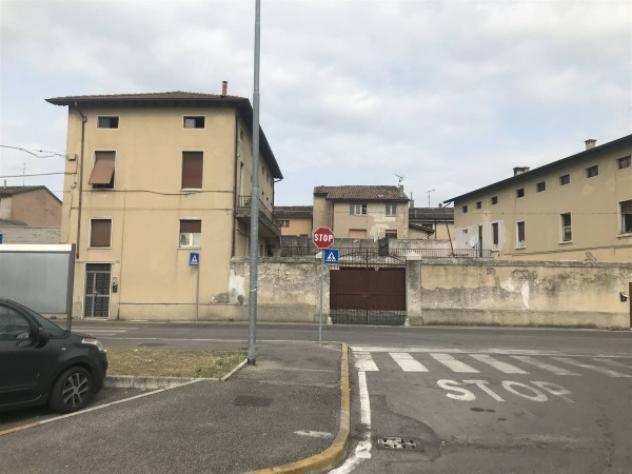 Appartamento di 1100 msup2 con piugrave di 5 locali in vendita a Montichiari