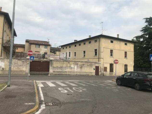 Appartamento di 1100 msup2 con piugrave di 5 locali in vendita a Montichiari