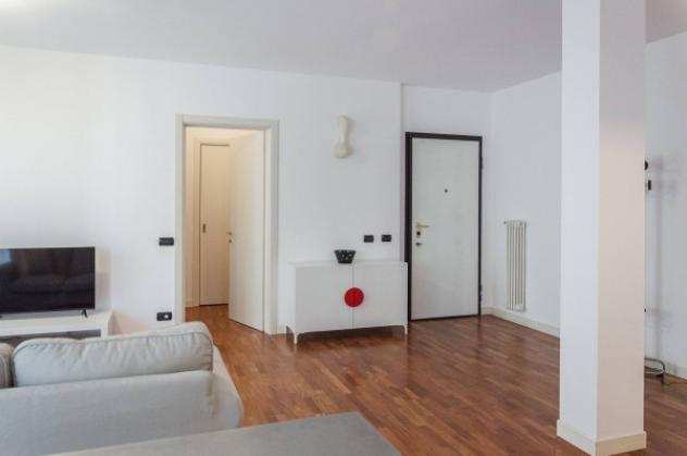 Appartamento di 111 msup2 con 3 locali e box auto in affitto a San Donato Milanese