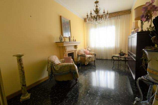 Appartamento di 115 msup2 con 4 locali in vendita a Genova