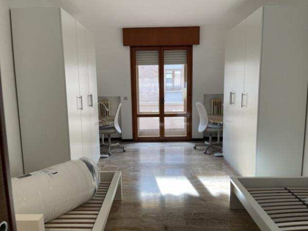 Appartamento di 120 msup2 con 5 locali e box auto in affitto a Padova