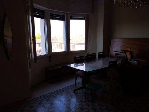 Appartamento di 120 msup2 con 5 locali in affitto a Bologna