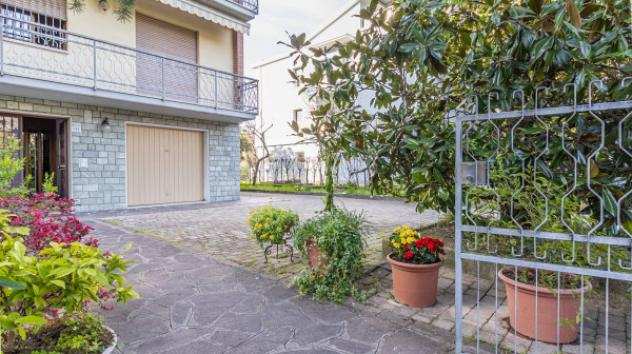 Appartamento di 120 msup2 con 5 locali in affitto a Modena