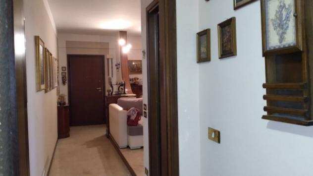 Appartamento di 120 msup2 con piugrave di 5 locali e posto auto in vendita a Modena