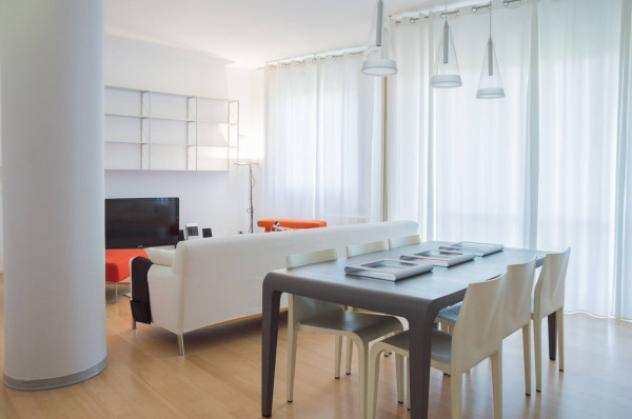 Appartamento di 123 msup2 con 3 locali e box auto in affitto a San Donato Milanese