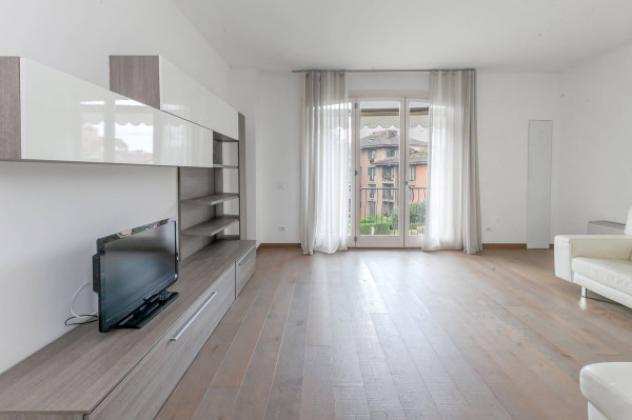 Appartamento di 126 msup2 con 4 locali e box auto in vendita a Milano