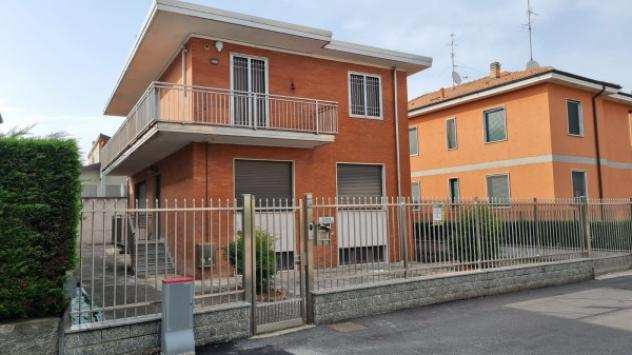 Appartamento di 130 msup2 con 3 locali e box auto in vendita a Novate Milanese