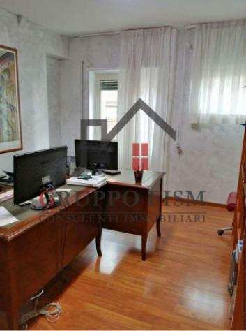 Appartamento di 138 msup2 con piugrave di 5 locali in vendita a Roma