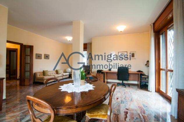Appartamento di 140 msup2 con 3 locali e box auto doppio in vendita a Alzano Lombardo