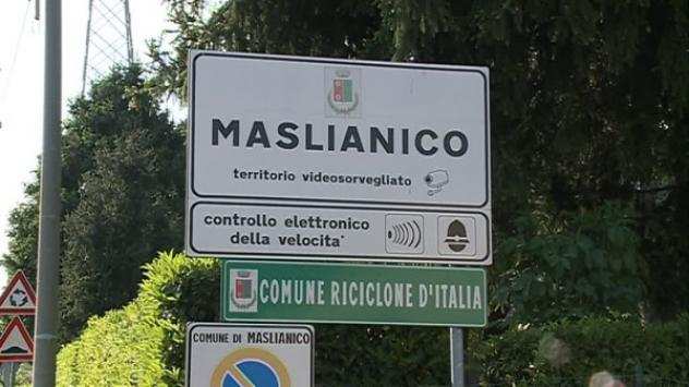 Appartamento di 140 msup2 con 3 locali in vendita a Maslianico