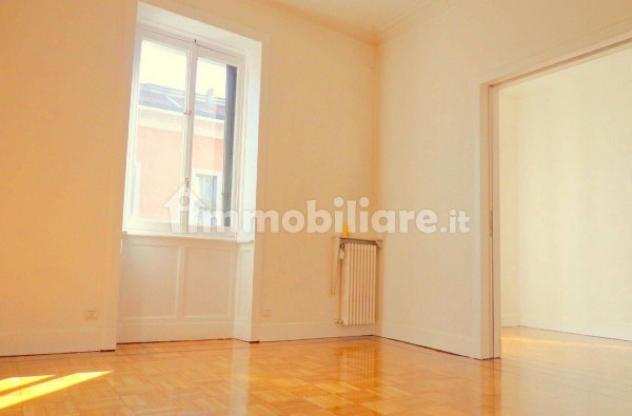 Appartamento di 150 msup2 con 5 locali in affitto a Milano