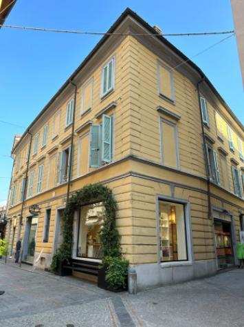 Appartamento di 160 msup2 con 5 locali in vendita a Varese