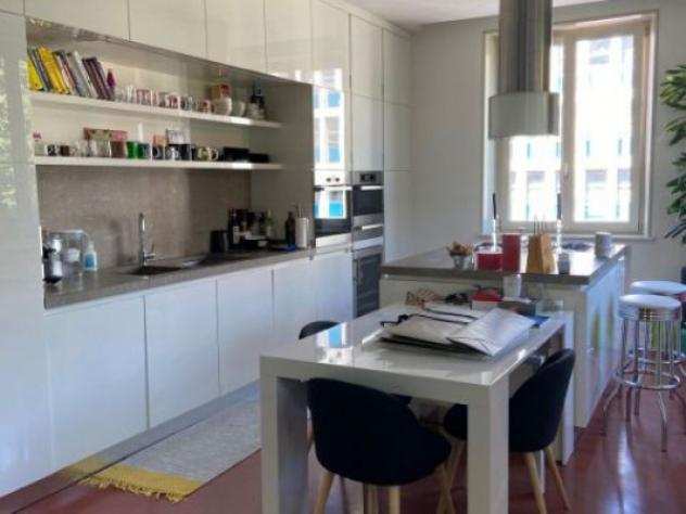 Appartamento di 170 msup2 con 4 locali in affitto a Milano