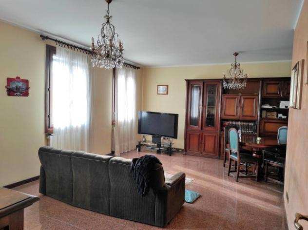 Appartamento di 178 msup2 con 4 locali in vendita a Cremona