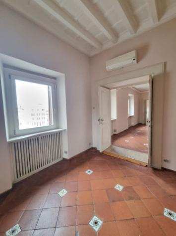 Appartamento di 180 msup2 con piugrave di 5 locali in affitto a Roma