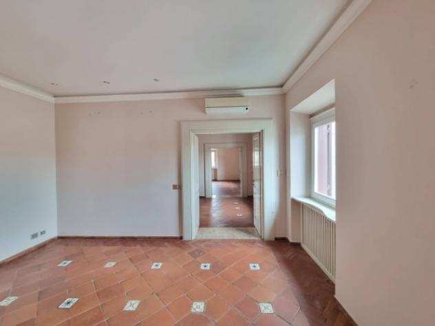 Appartamento di 180 msup2 con piugrave di 5 locali in affitto a Roma