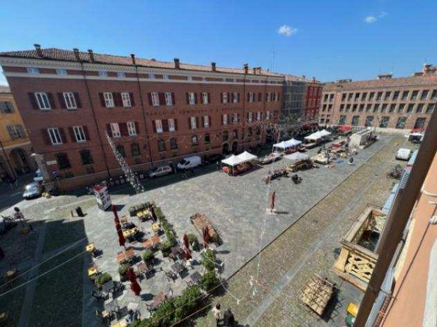 Appartamento di 183 msup2 con piugrave di 5 locali in vendita a Modena