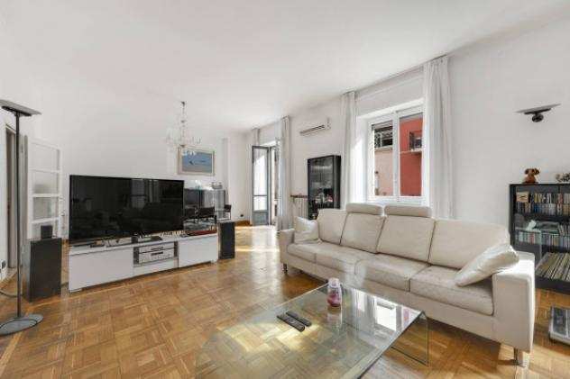 Appartamento di 205 msup2 con piugrave di 5 locali in vendita a Milano