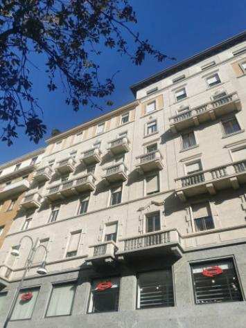 Appartamento di 210 msup2 con 5 locali e box auto in affitto a Milano
