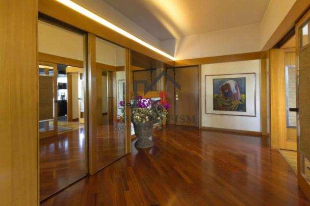 Appartamento di 240 msup2 con piugrave di 5 locali e box auto in affitto a Roma