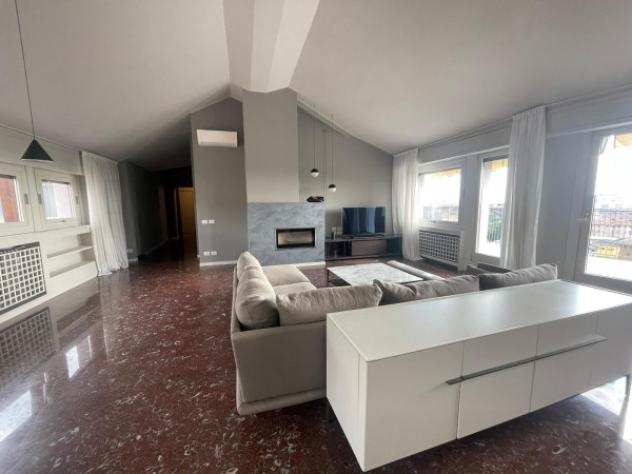 Appartamento di 254 msup2 con 5 locali e box auto in affitto a Bergamo