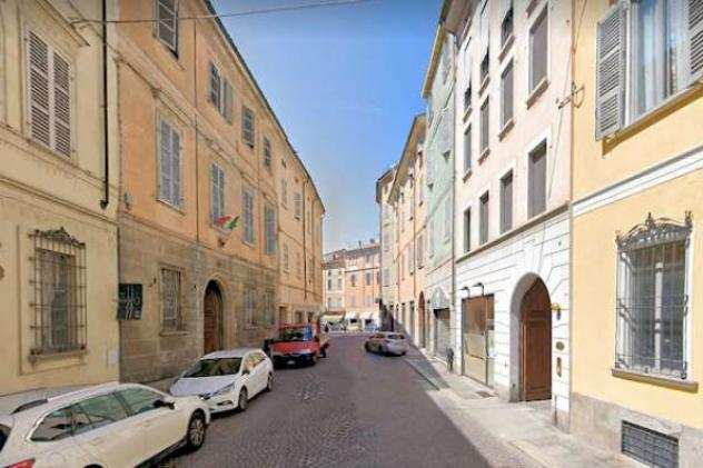 Appartamento di 270 msup2 con piugrave di 5 locali e posto auto in vendita a Piacenza