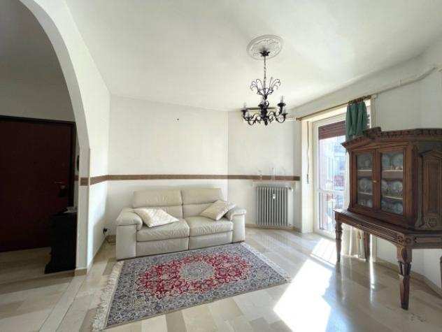 Appartamento di 80 msup2 con 2 locali in affitto a Novara