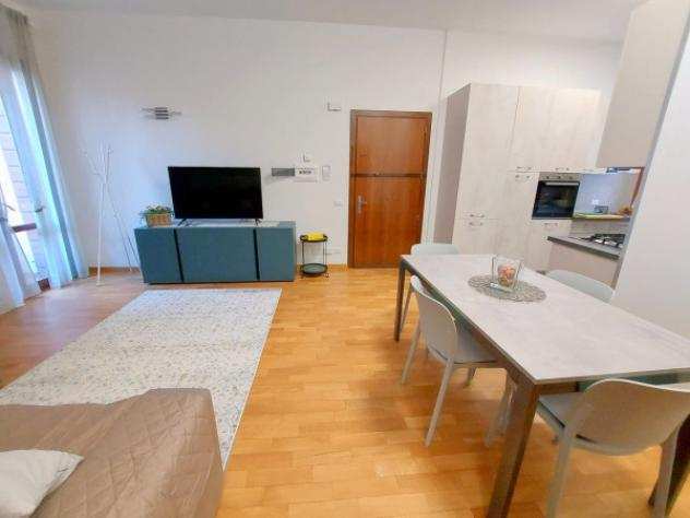 Appartamento di 80 msup2 con 3 locali e box auto in affitto a Padova