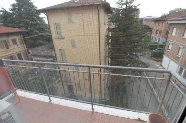 Appartamento di 80 msup2 con 4 locali e box auto in vendita a Reggio Emilia