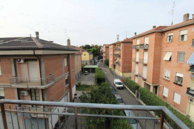 Appartamento di 80 msup2 con 4 locali e box auto in vendita a Reggio Emilia