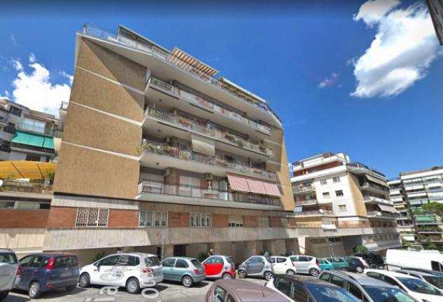 Appartamento di 90 msup2 con 2 locali in vendita a Roma